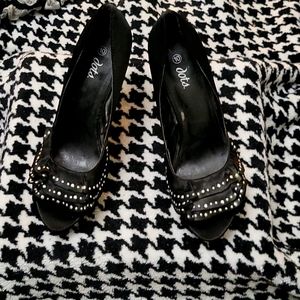 Platform style stilettos